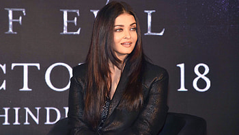 Aishwarya Rai Bachchan, Style promotion, All-black ensemble, Vogue India spotlight HD wallpaper