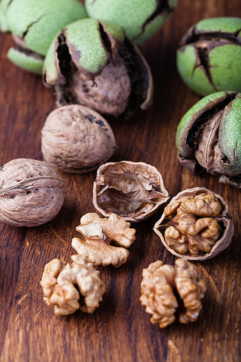 Walnuts, Daily consumption, Nutritional guidelines, Healthy habit HD phone wallpaper