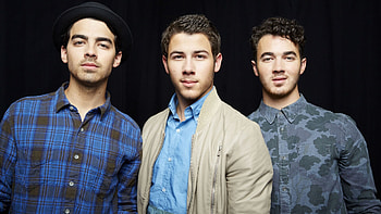 Jonas Brothers reunion, Unforgettable moments, Supertab themes, Ultimate fan experience HD wallpaper