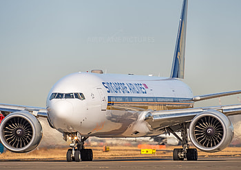 Singapore Airlines Boeing 777 300ER, Tokyo Haneda Intl HD wallpaper