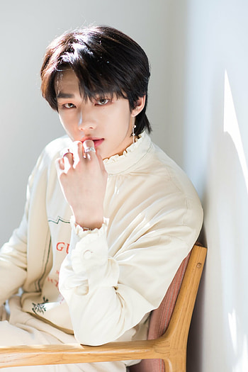 Hyunjin (Stray Kids), Multitalented artist, Charismatic stage presence, Youthful energy HD phone wallpaper