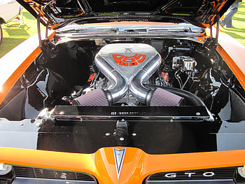 Pontiac GTO Engine, chrome, pontiac, black, graphy, silver, engine, orange HD wallpaper
