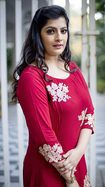 Varalakshmi, tamil actress, beautiful HD phone wallpaper