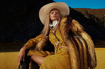 Cowgirl Fantastique.., style, cowgirl, fun, fashion, outdoors, ranch, blondes, girls, modern, women, models, boots, western, hats, female HD wallpaper