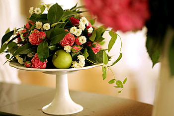 Crisp Green, table, floral, vines, fruit, colourful, still, dish HD wallpaper
