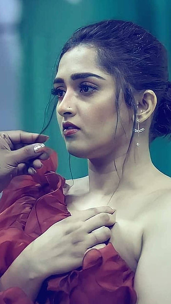 Sanusha, mallu aunty, sexy seductive HD phone wallpaper