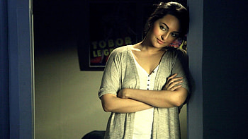 Sonakshi, white, nighty, actress, beauty HD wallpaper