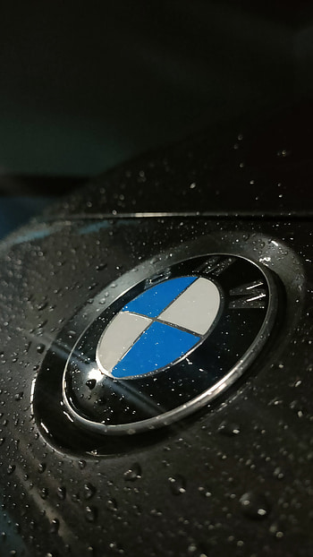 BMW LOGO, COCHE, SYMBOL, MOJADO, LLUVIA, BLACK ASPHALT HD phone wallpaper