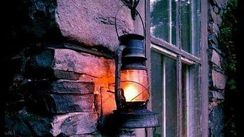 peaceful light, shed, country, light, lamp HD wallpaper