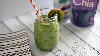 Kiwi mango smoothies, Refreshing beverages, Tropical flavors, Liquid goodness HD wallpaper