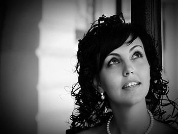 girl, happy, joyful, black and white HD wallpaper