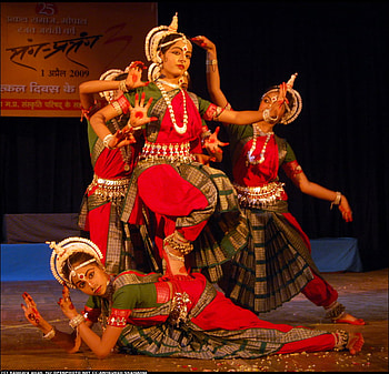 Indian Dance - for Ramy, art, popular, colours, beauty, woman, dancing, artist, red, peoples, female HD wallpaper