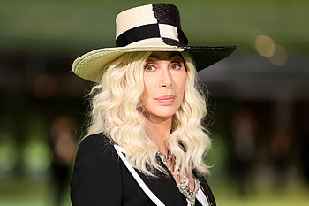 Cher's personal struggles, Apologies to fans, Cher's challenges, Cher's resilience HD wallpaper
