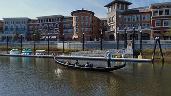Beautiful lakes cruise, Venice travel, Captivating experience, Tranquil journey HD wallpaper