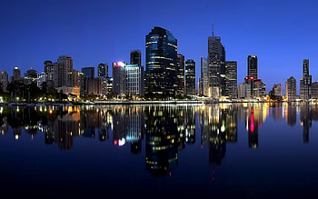 reflection of brisbane, skyscrapper, river, building, brisbane HD wallpaper