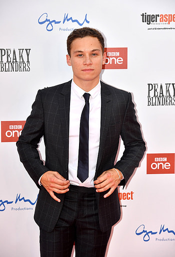 Finn Cole, Biography, Life story HD phone wallpaper
