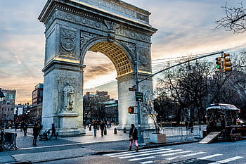Capture of Washington Square Arch in New York City at sunset, a famous landmark. HD wallpaper