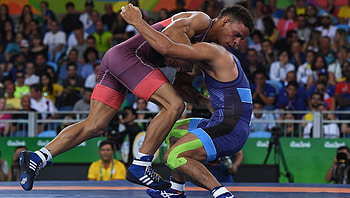 Shinobu Ota vs Ismael Borrero Molina, Greco-Roman Wrestling HD wallpaper