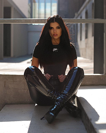 Lara Winters, knee, face HD phone wallpaper
