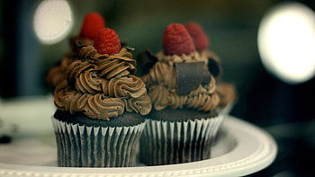 Raspberries, Cupcakes HD wallpaper