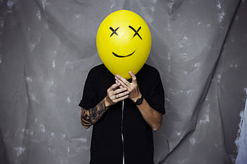 Boy With Smiley Balloon On Face, balloon, smiley, graphy HD wallpaper