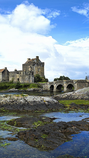 Eilean Donan Castle, Scotland river, , Bridge beauty HD phone wallpaper