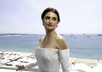 Penelope cruz, white dress, smile, 2018 HD wallpaper