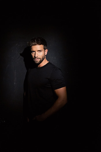 Pablo Alboran, Musical talent, Soulful melodies, Captivating vocals HD phone wallpaper