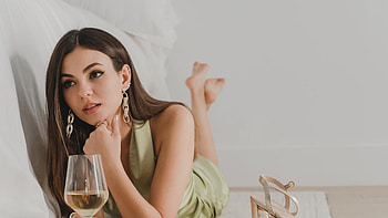 Victoria Justice Girl Model With Glass Is Lying Down In White Background Wearing Light Olive Green Color Dress Girls HD wallpaper
