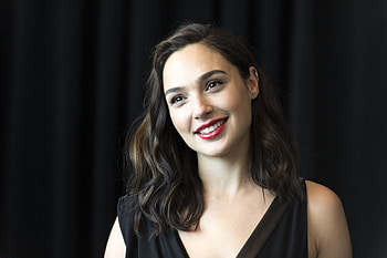 Gal Gadot Smiling , gal-gadot, celebrities, girls, smile HD wallpaper