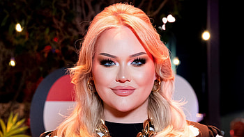 NikkieTutorials, Overcoming blackmail, Resilience triumphs, Erased negativity HD wallpaper