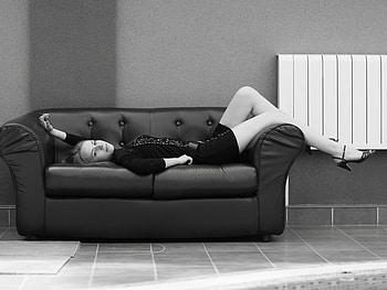 A Relaxed Mood, relax, woman, beauty, black and white HD wallpaper