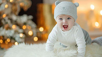 Happy Face Of Cute Child Is Crawling In Blur Bokeh Background Wearing White Dress And Light Grey Woolen Knitted Cap Cute HD wallpaper