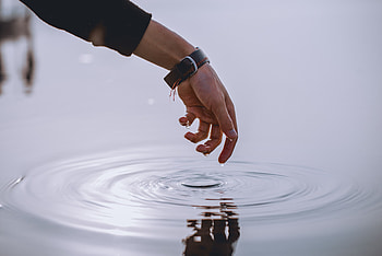 Water, Waves, Drops, Hand, Miscellanea, Miscellaneous, Fingers, Bracelet HD wallpaper