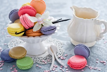 Cookies, sweet, macaroon, vanilla, cuts, dessert, orchid HD wallpaper