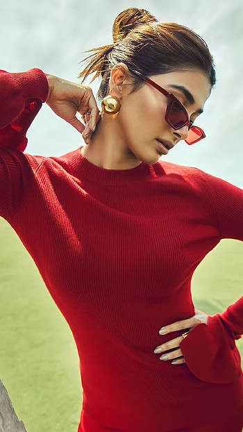 Pooja Hegde, multilingual actress HD phone wallpaper