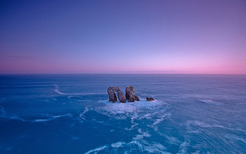 arched rocks off shore, sea, horizon, arches, rocks HD wallpaper