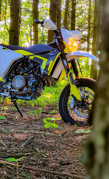 Husqvarna 701, tread, green, motor_vehicle, motocycle, woods, yellow HD phone wallpaper