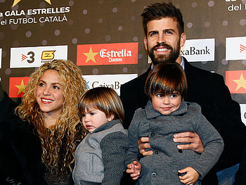 Shakira and Gerard Pique, Family night out, Son's illness HD wallpaper