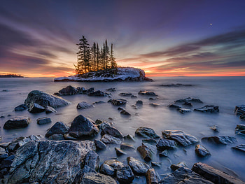 Tombolo island, Lake Superior, Minnesota HD wallpaper