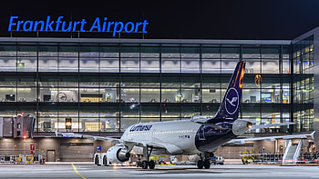 Frankfurt Airport, Winter preparations, Airport operations, Travel challenges HD wallpaper