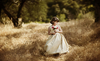 Her day will come, sweet, bouquet, roses, girl, special, little, day, nature, flowers, happiness, lovely HD wallpaper