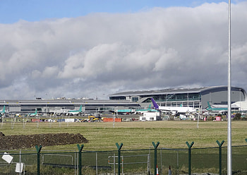 Dublin airport, Long delays warning, Staffing issues, Travel news HD wallpaper
