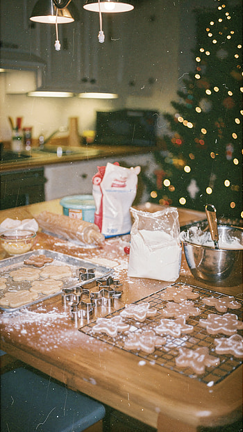 Twinkling Tree & Cookie Dough — Holiday Baking, Kitchen HD phone wallpaper