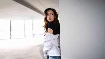 Girl In Black Looking Elsewhere, girls, model, hoot, women HD wallpaper