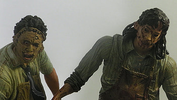Comparison video: Leatherface TCSM Neca cult classics and TCSM the Beginning HD wallpaper