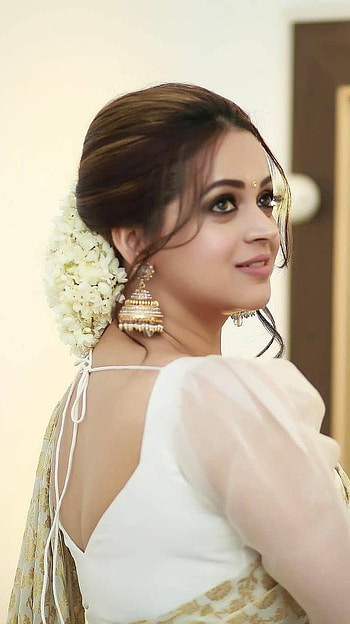 Bhavana, mallu aunty, saree lover HD phone wallpaper