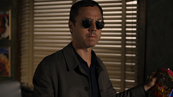 Giovanni Ribisi, Ray Ban Aviator sunglasses, Sneaky Pete Season 3 Epiosde 7 HD wallpaper