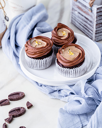 Food, Chocolate, Desert, Cream, Cupcakes, Capskey HD phone wallpaper