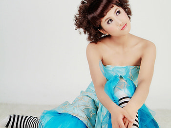 Funny Girl, model, dance, brunette, girl, crazy, dress, beauty, funny, lovely HD wallpaper